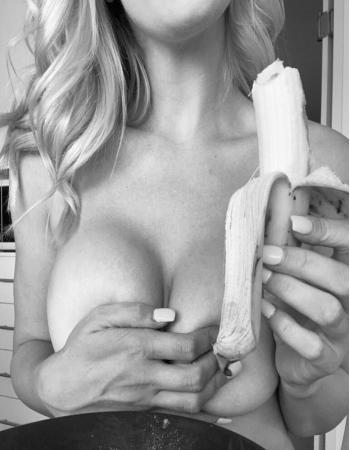 Jade Stone Independent Female Escort In 