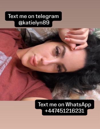 28 Year Slim and Busty katie lynn Escort IN UK