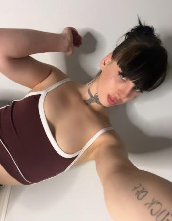 22 Year Petite Stunna s Escort IN Ireland