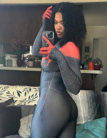 Mary  Shezi  Sexy Female Escort In Wales