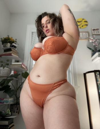 Vivi  Ana  Mature Female Escort In United States