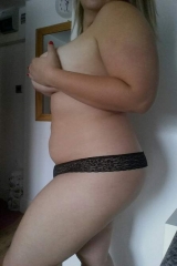 24 Year  Estie Escort IN UK