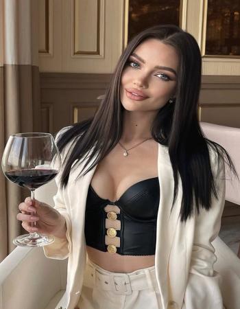RUS LOLA Sexy Female Escort In 