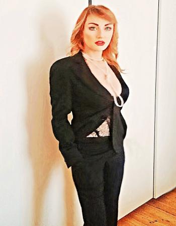 Cecil Top  Mature Sexy Female Escort In 